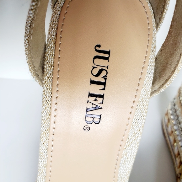 Justfab Kasabi Striped Wedge
Sz. 5.5 - Picture 8 of 13